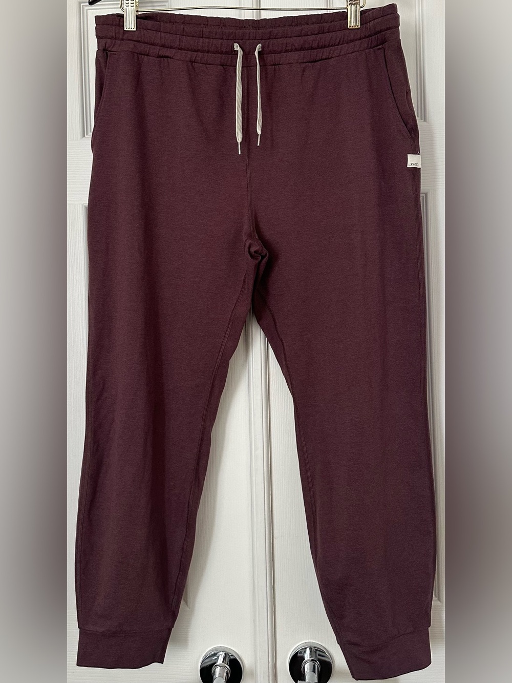 Vuori performance joggers size large